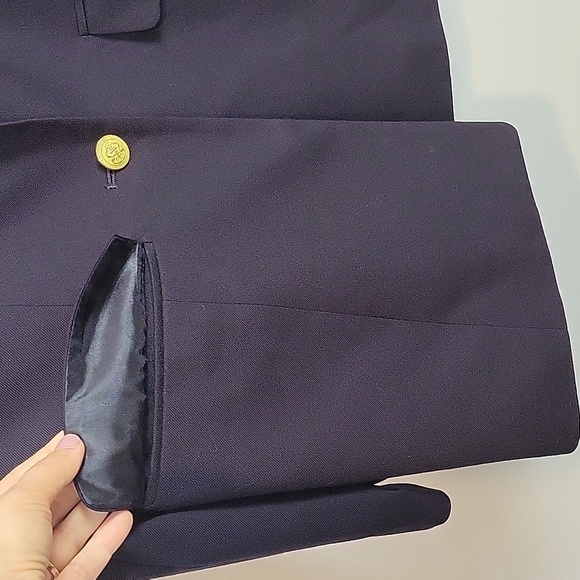 Talbots vintage navy blazer with gold crest emblem buttons - Picture 5 of 11